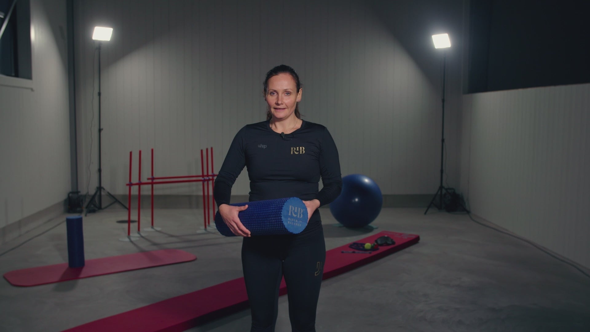Last inn video: Maria Terese forklarer at en rulle er et fantastisk verktøy for alle ryttere. Den kan man bruke til å stå på, hoppe på og hoppe til.